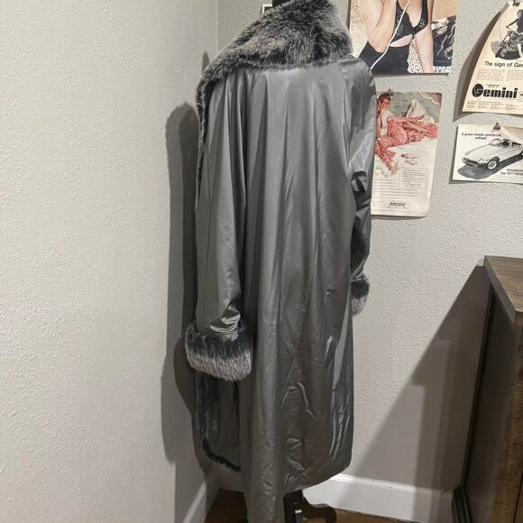 Silvery grey faux fur trim and cuff trench coat - Picture 3 of 5